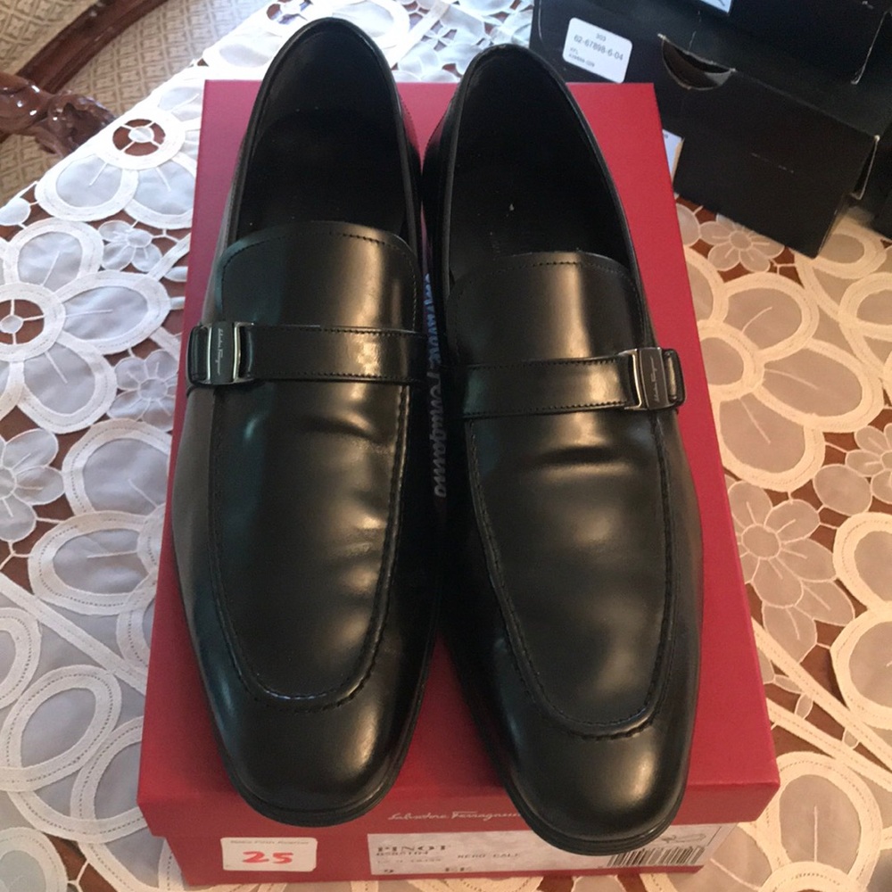 Men’s Salvatore Ferragamo leather shoes